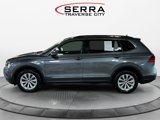 Used 2018 Volkswagen Tiguan SE w/ Panoramic Sunroof Package image 2