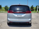 Used 2023 Chrysler Pacifica Touring-L image 5