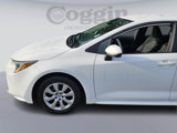 Used 2022 Toyota Corolla LE image 2