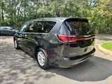 Used 2023 Chrysler Pacifica Touring-L image 4