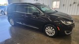 Used 2018 Chrysler Pacifica Touring-L image 3