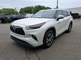 Used 2021 Toyota Highlander XLE image 3