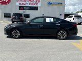 Used 2023 Nissan Altima 2.5 SV image 2