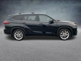 Used 2022 Toyota Highlander Limited image 3