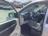 Used 2016 Chrysler Town & Country Touring image 4
