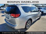 Used 2017 Chrysler Pacifica Limited image 4