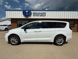 Used 2024 Chrysler Pacifica Touring-L image 3