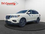 Used 2017 Nissan Pathfinder Platinum image 3