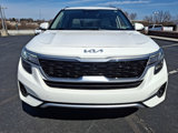 Used 2022 Kia Seltos EX image 2