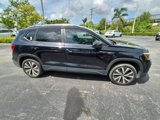 Certified 2022 Volkswagen Taos SE image 3