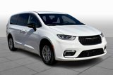 New 2025 Chrysler Pacifica Select image 2