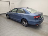 Used 2017 Volkswagen Jetta SE image 3