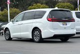 Used 2022 Chrysler Pacifica Touring-L image 6