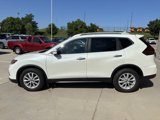 Used 2018 Nissan Rogue SV image 3