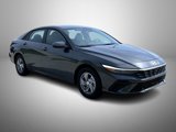 Used 2025 Hyundai Elantra SE image 3