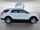 Used 2018 Ford Explorer XLT image 2