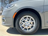New 2025 Chrysler Pacifica Select image 5