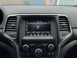 Used 2018 Jeep Grand Cherokee Laredo image 3
