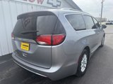Used 2020 Chrysler Pacifica Touring-L image 2