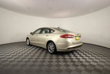 Used 2017 Ford Fusion SE image 3