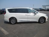Used 2019 Chrysler Pacifica Touring-L Plus w/ Advanced Safetytec Group image 3