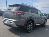 Used 2022 Nissan Pathfinder Platinum image 4