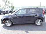 Used 2022 Kia Soul LX image 2