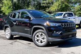 Used 2024 Jeep Compass Latitude image 2