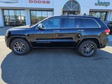 Used 2017 Jeep Grand Cherokee Limited w/ Luxury Group II image 2