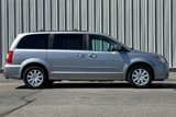 Used 2016 Chrysler Town & Country Touring image 4