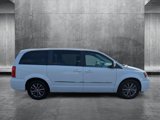 Used 2016 Chrysler Town & Country S image 4