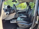 Used 2023 Chrysler Pacifica Touring-L image 3