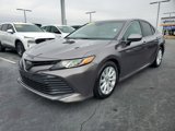 Used 2018 Toyota Camry LE image 3