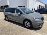 Used 2023 Chrysler Pacifica Limited w/ Uconnect Theater Family Group image 3