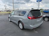 Used 2023 Chrysler Pacifica Touring-L image 4