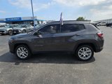 Used 2023 Jeep Compass Latitude image 2