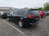 Used 2022 Chrysler Pacifica Touring-L image 4