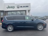 New 2025 Chrysler Pacifica Select image 2