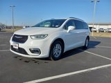 Used 2022 Chrysler Pacifica Touring-L image 2