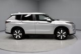 New 2025 Mitsubishi Outlander SE image 3