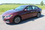 Used 2023 Nissan Altima 2.5 SV w/ SV Premium Package image 3