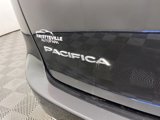 Used 2023 Chrysler Pacifica Touring-L image 3
