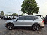 Used 2022 Volkswagen Tiguan SE image 2