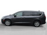 Used 2023 Chrysler Pacifica Touring-L image 2