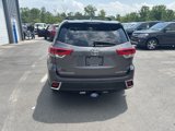 Used 2017 Toyota Highlander AWD V6 image 4