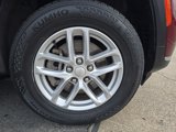 Used 2023 Jeep Grand Cherokee L Laredo image 4
