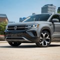 Certified 2022 Volkswagen Taos SEL w/ Panoramic Sunroof Package image 2