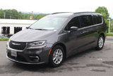 Used 2022 Chrysler Pacifica Touring-L image 3