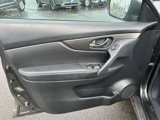 Used 2015 Nissan Rogue SV image 2