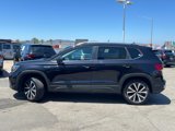 Certified 2022 Volkswagen Taos SE image 2